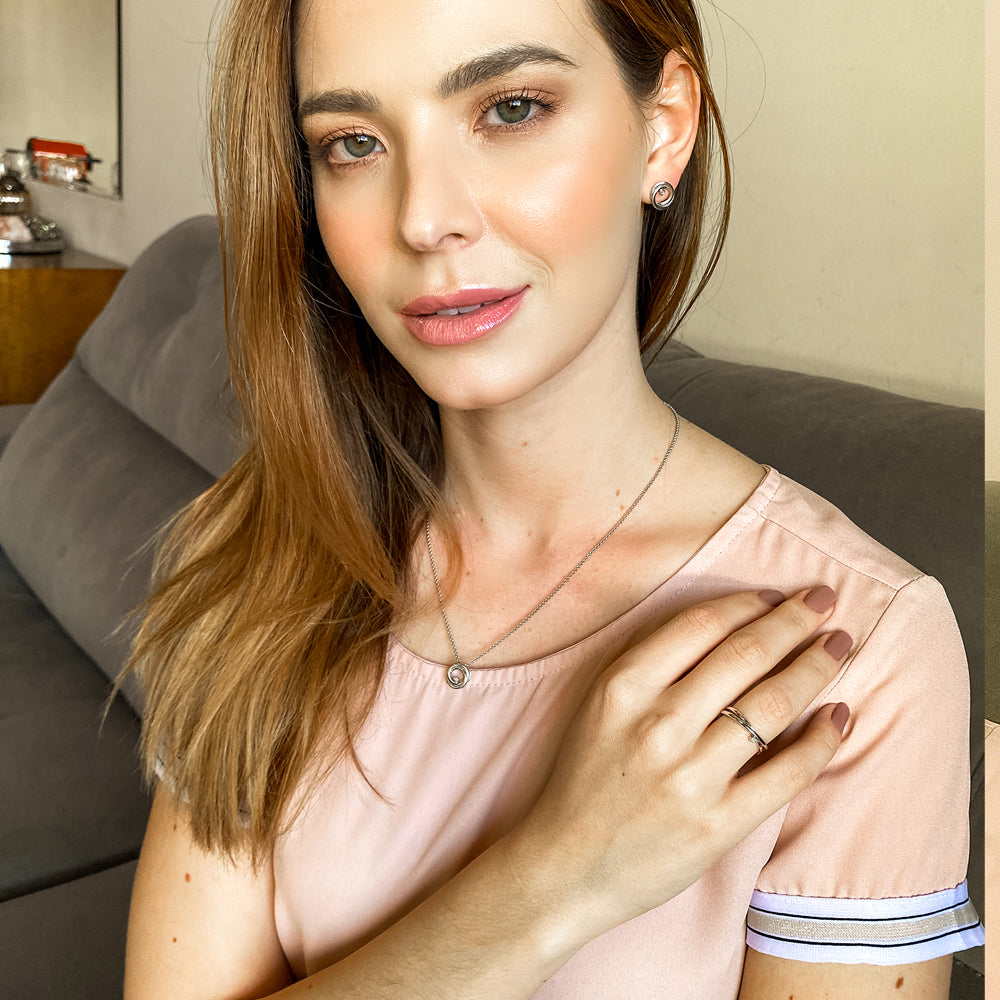 Anel Twinkle em Prata com Diamante - design transversal