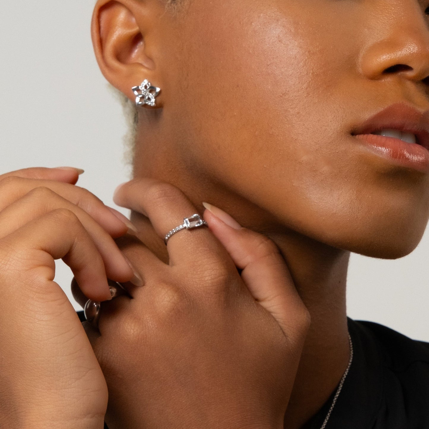 Anel Classy em Prata com Topázio Branco