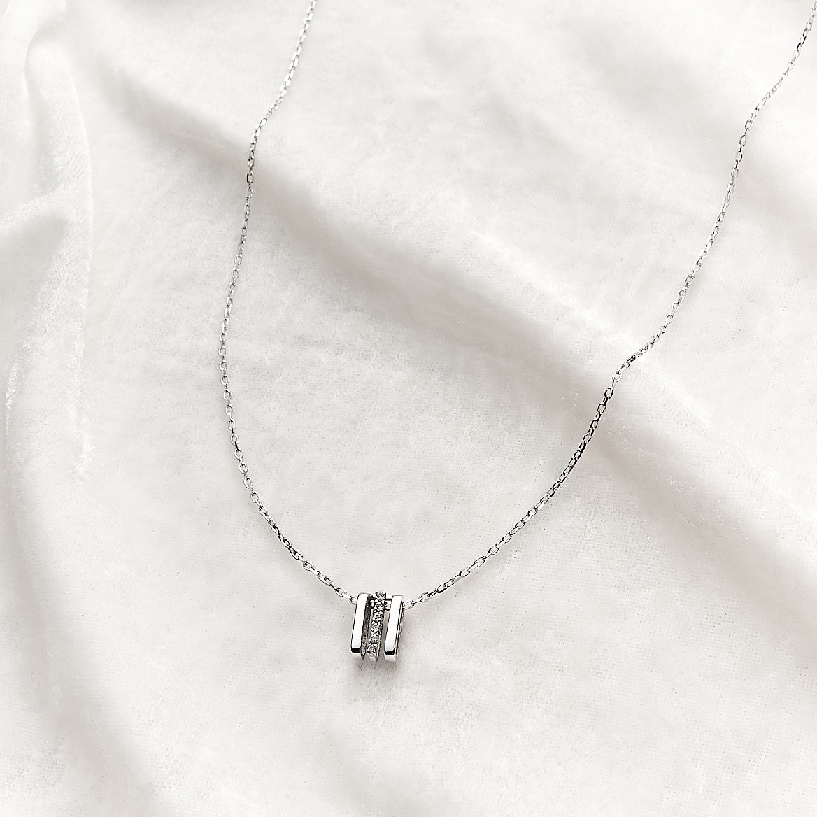 Colar Trinity em Prata e Topázio Branco