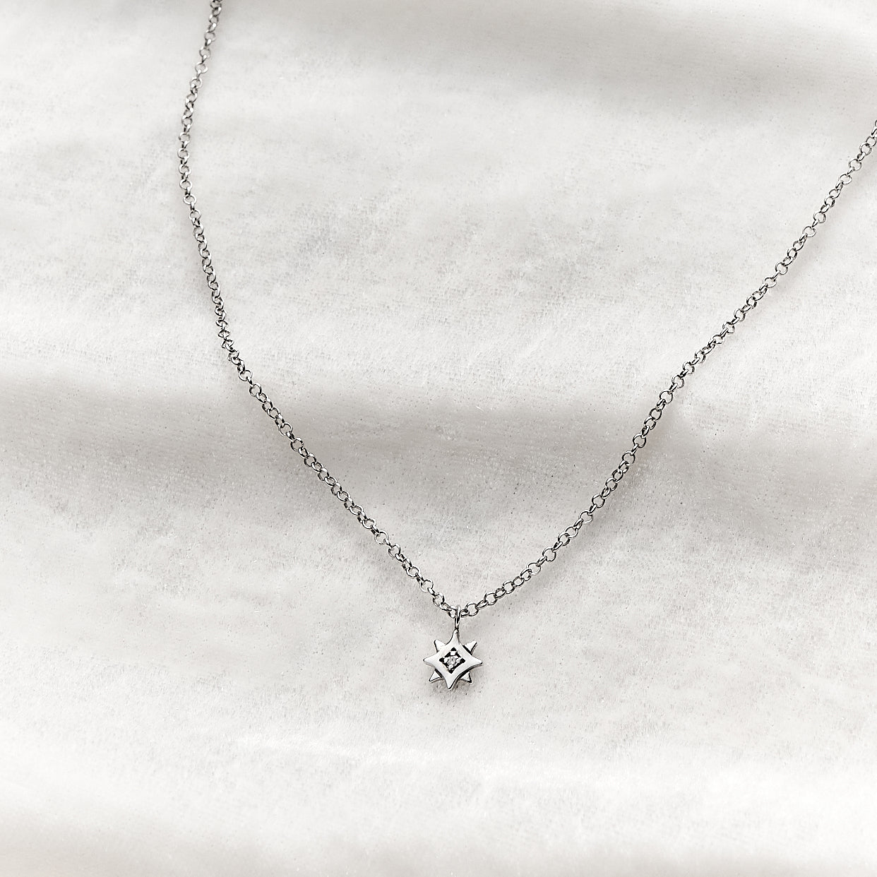 Colar Twinkle em Prata com Diamante