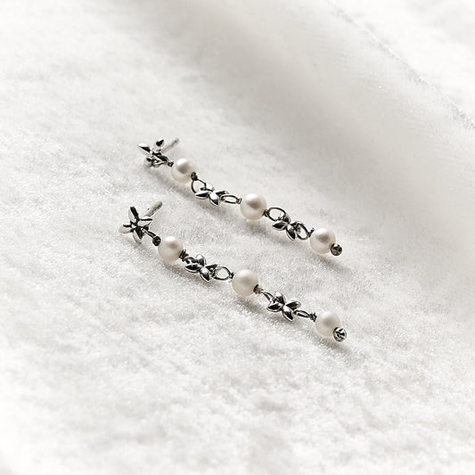 Brinco Jasmim com Pérolas em Prata Médio