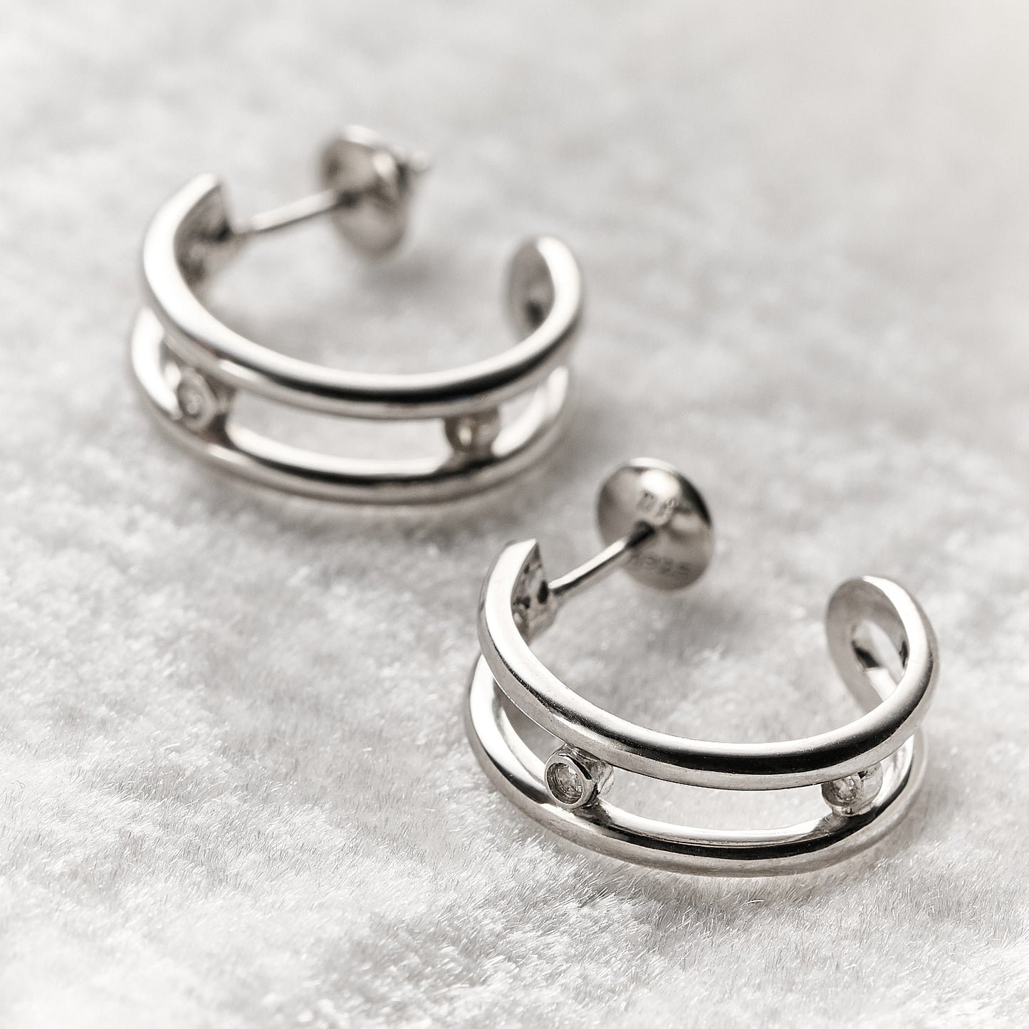 Brinco Twinkle em Prata com Diamante