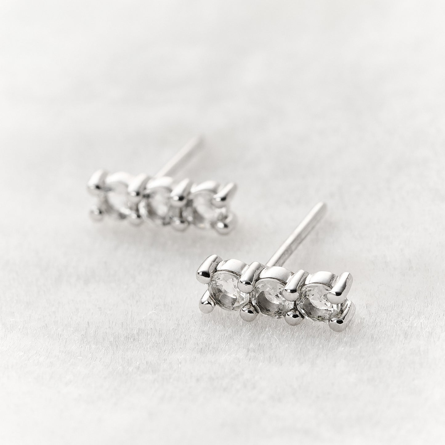 Brinco Sparkles em Prata com Topazios Brancos - JFY