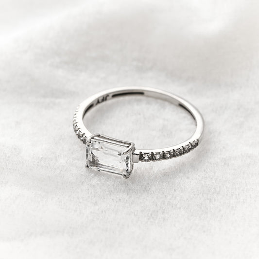 Anel Classy em Prata com Topázio Branco