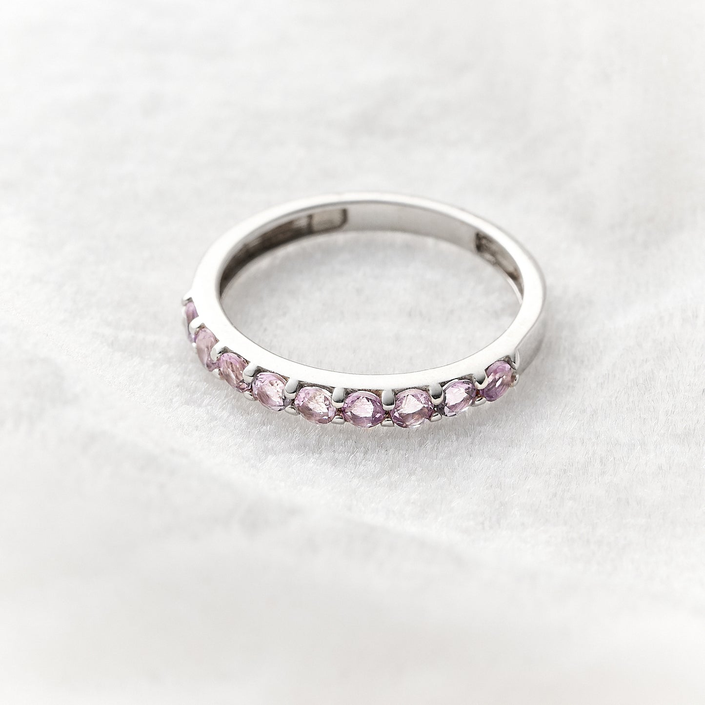 Meia Aliança Colorful em Prata com Ametista