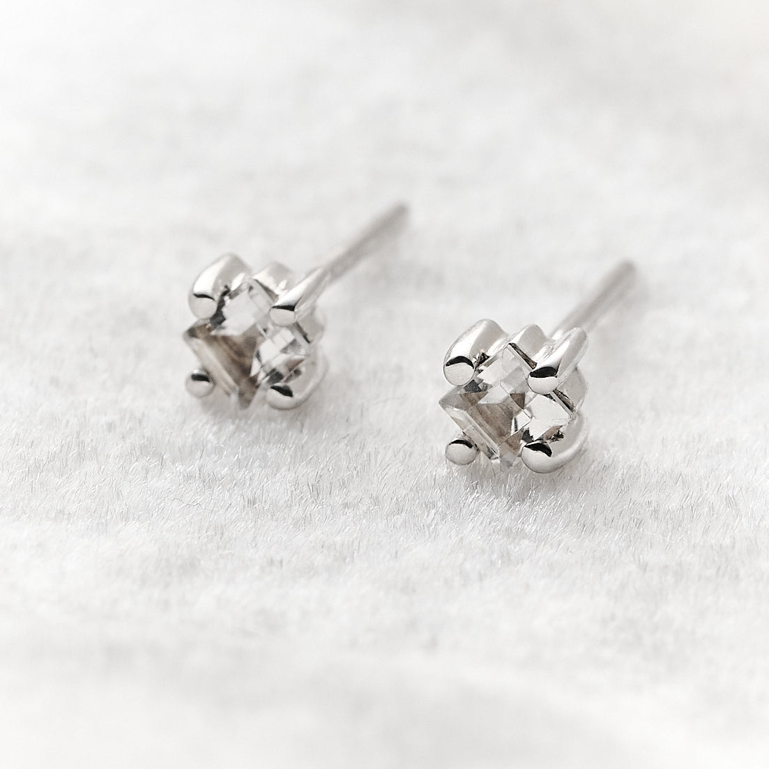 Brinco Sparkles em Prata com Topázio Branco